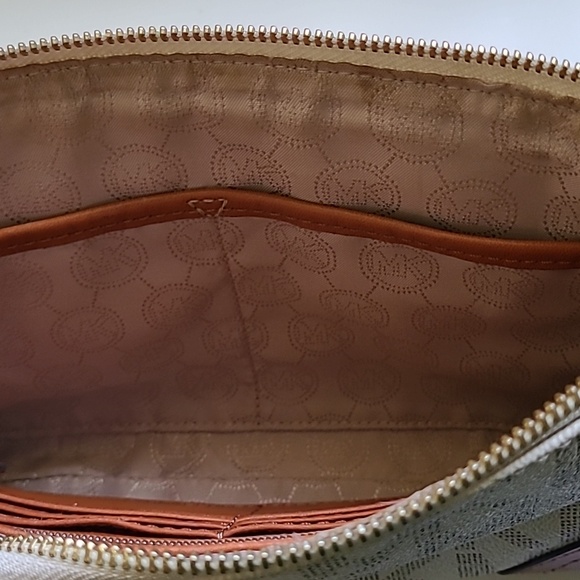 Michael Kors clutch - Picture 6 of 7